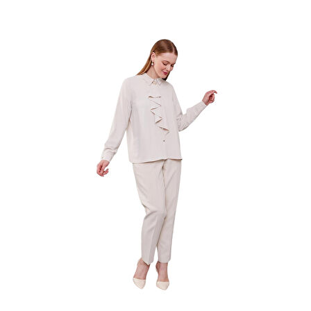 Yakası Fular Broş Detaylı Bluz