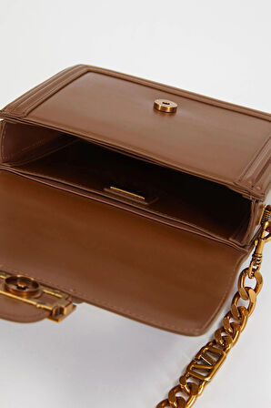 Kapaklı Logo ve Zincir Detaylı Kadın Şık Omuz Çantası LV930240 Koyu Kahve