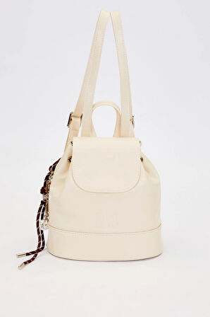 Büzgü Kapamalı, Charm Aksesuar Detaylı Kadın Sırt Çantası 930301 Krem