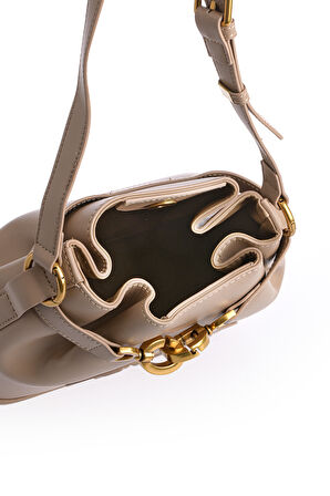 Büzgü Ve Kabartma Logo Detaylı Şık Kadın Omuz Çantası 930306 Kahve