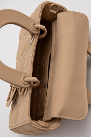 Kahve Zincir Aksesuarlı Kapitone El Çantası