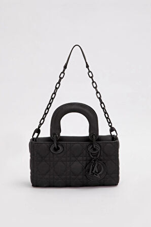 Siyah Zincir Aksesuarlı Kapitone El Çantası