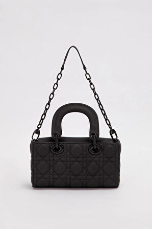 Siyah Zincir Aksesuarlı Kapitone El Çantası