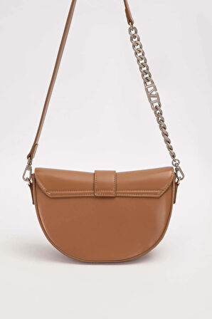 Asimetrik Tasarım, Zincir Ve Logo Detaylı Şık Kadın Omuz Çantası 930373 Kahve