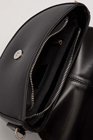 Asimetrik Tasarım, Zincir Ve Logo Detaylı Şık Kadın Omuz Çantası 930373 Siyah