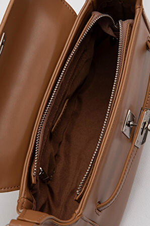 Kahve Kalp Aksesuar Detaylı Omuz Çantası