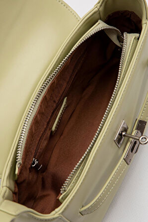 Yeşil Kalp Aksesuar Detaylı Omuz Çantası