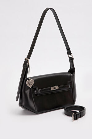 Siyah Kalp Aksesuar Detaylı Omuz Çantası