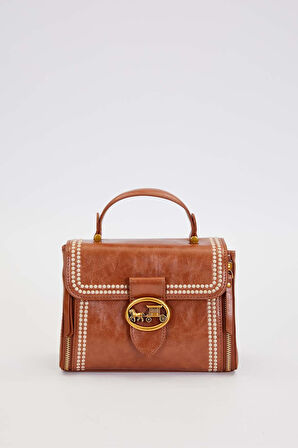 Otantik Fayton Metal Logo ve Nakış Detaylı Orta Boy Kadın El ve Omuz Çantası LV930574 Camel