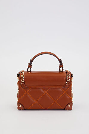 Kapitone Nakış, Zincir Örgü ve Metal Zımba Detaylı Küçük Boy Kadın El ve Omuz Çantası LV930580 Camel