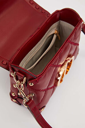 Kapitone Nakış, Zincir Örgü ve Metal Zımba Detaylı Küçük Boy Kadın El ve Omuz Çantası LV930580 Bordo