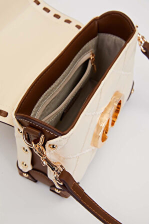 Kapitone Nakış, Zincir Örgü ve Metal Zımba Detaylı Küçük Boy Kadın El ve Omuz Çantası LV930580 Krem