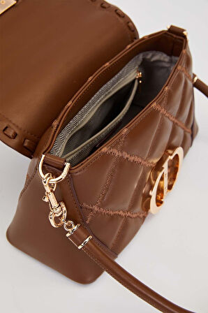 Kapitone Nakış ve Zincir Örgü Detaylı Çift Askılı Orta Boy Kadın Omuz Çantası LV930583 Kahverengi