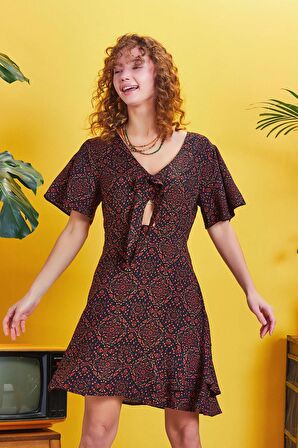 Pencere Detay Bağlamalı V Yaka Bohem Mini Elbise