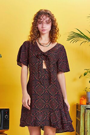 Pencere Detay Bağlamalı V Yaka Bohem Mini Elbise