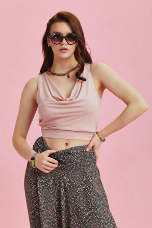Lastikli Kolsuz Degaje Yaka Şık Crop Bluz