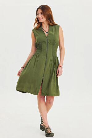 Dik Yaka Fermuar Detaylı Yazlık Elbise