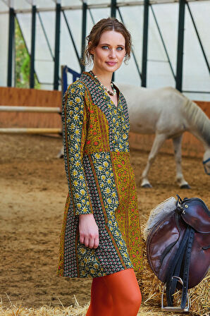 Hakim Yaka Düğme Detaylı Bağlamalı Uzun Kollu Elbise