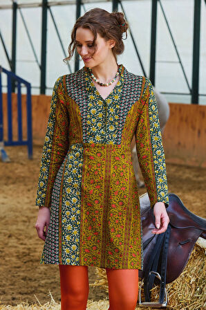 Hakim Yaka Düğme Detaylı Bağlamalı Uzun Kollu Elbise