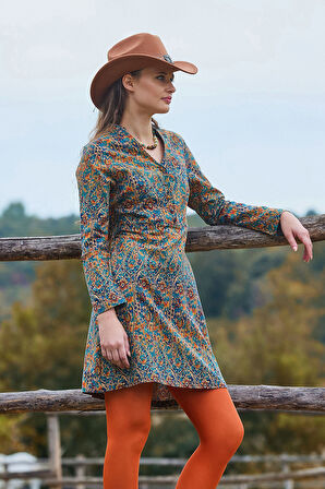 Hakim Yaka Düğme Detaylı Bağlamalı Uzun Kollu Elbise