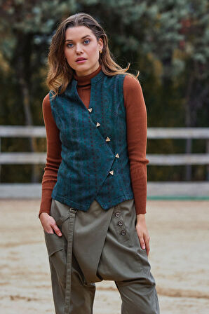 Hakim Yaka Çapraz Düğmeli Kolsuz Bluz