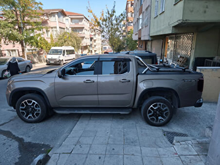 Volkswagen Amarok (2020-2025) Kasa Üstü Bed Rack Taşıyıcı Bar – Siyah | Rollbar Uyumlu |
