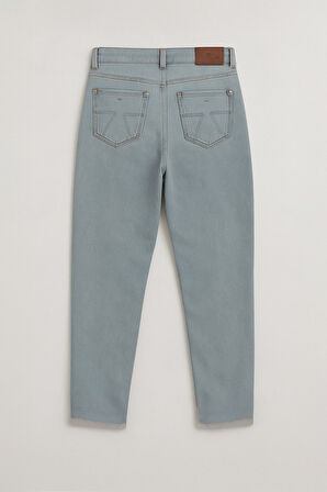 Kadın Buz Mavisi Yırtık Detaylı Mom Jean Pantolon