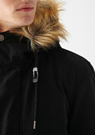 Mavi Kapüşonlu Siyah Parka 0110108-900