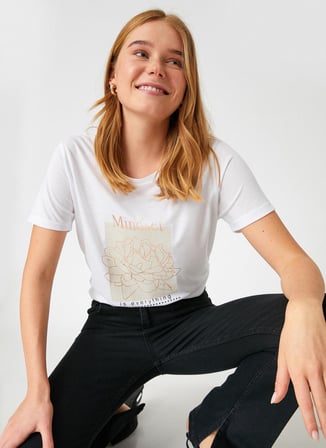 Koton 2SAK50068EK Yuvarlak Yaka Kısa Kollu Normal Kalıp Beyaz Kadın T-Shirt
