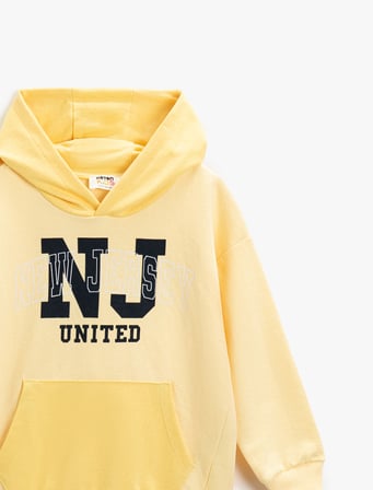 Baskılı Kanguru Cepli Kapüşonlu Sweatshirt 