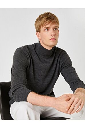 Basic Turtleneck Sweater