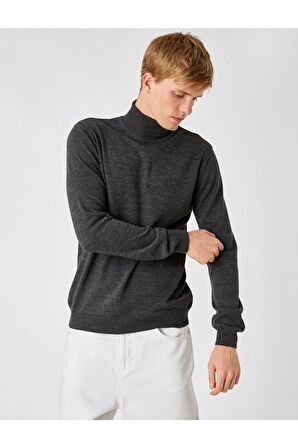 Basic Turtleneck Sweater