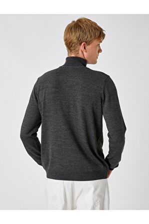 Basic Turtleneck Sweater