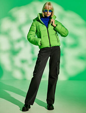 Kısa Şişme Mont Dik Yaka