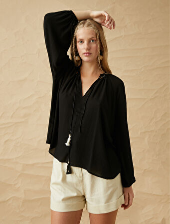 Melis Ağazat X Koton - Püskül Detaylı Balon Kollu Bluz