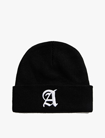 Harf İşlemeli Bere