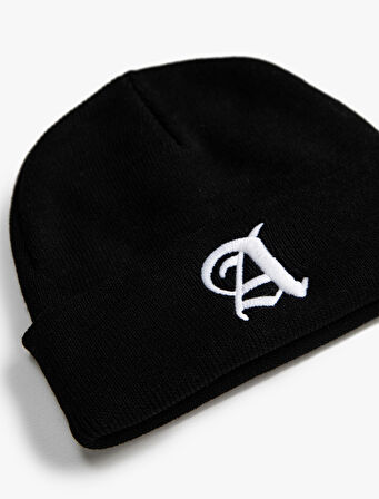 Harf İşlemeli Bere