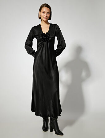 Saten Uzun Elbise Gül Detaylı