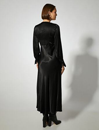 Saten Uzun Elbise Gül Detaylı