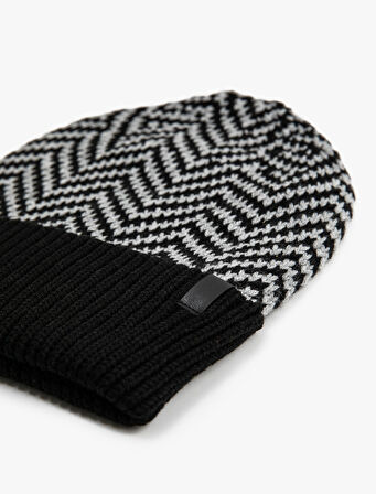 Katlama Detaylı Bere Balıksırtı Örgülü