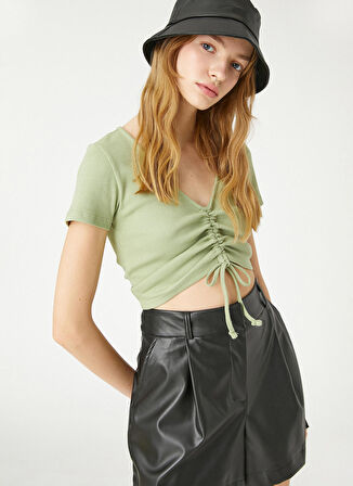 Koton V Yaka Düz Yeşil Kadın T-Shirt 3SAL10124IK