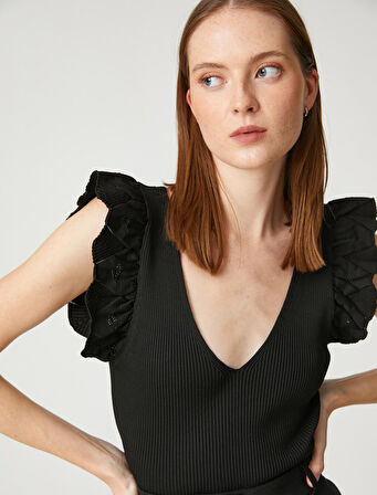 Triko Atlet V Yaka Volan Detaylı