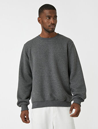 Basic Dokulu Sweatshirt Bisiklet Yaka