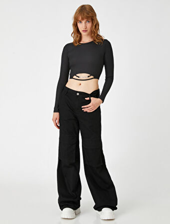 Crop Tişört Uzun Kollu Metal Aksesuarlı Pencere Detaylı