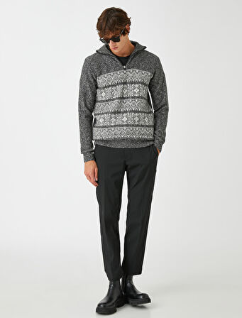 Jakarlı Kazak Dik Yaka Fermuar Detaylı