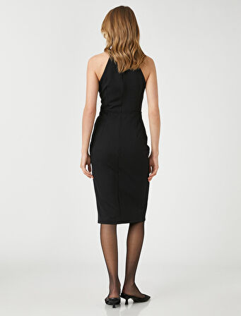 Midi Boy Elbise Halter Yaka Zincir Detaylı Yırtmaçlı