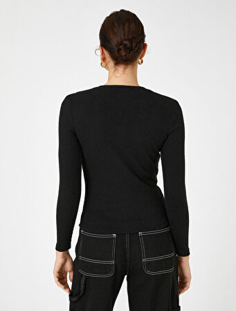 Uzun Kollu Tişört Düğme Detaylı