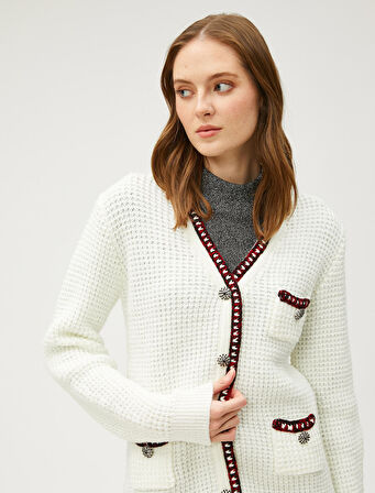 Melis Ağazat X Koton - Düğme Detaylı V Yaka Cepli Örgü Hırka