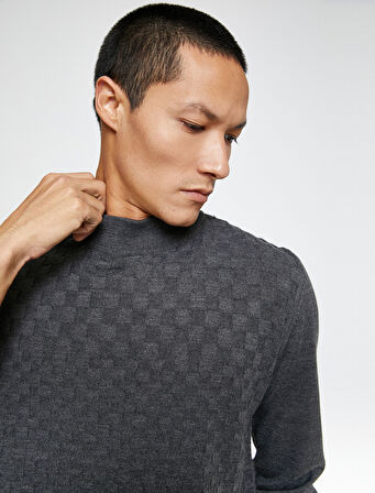 Basic Triko Kazak Yarım Balıkçı Yaka Uzun Kollu Geometrik Desenli