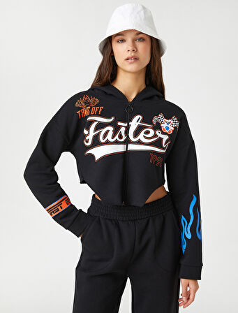 Crop Sweatshirt Kapüşonlu Asimetrik Kesim Slogan Baskılı Fermuar Detaylı